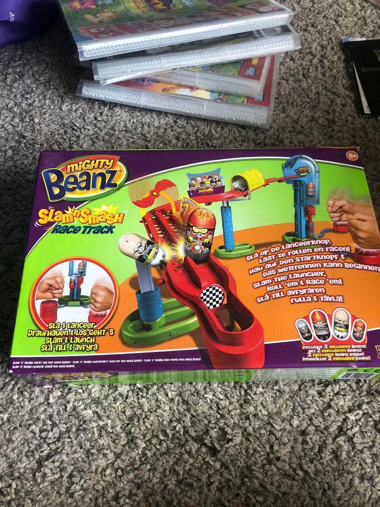 mighty beanz slam and smash race track